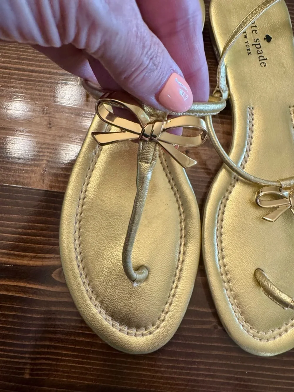 Kate Spade Tracie Metallic Gold Bow Toe-Loop Sandals Size 9.5 EUC